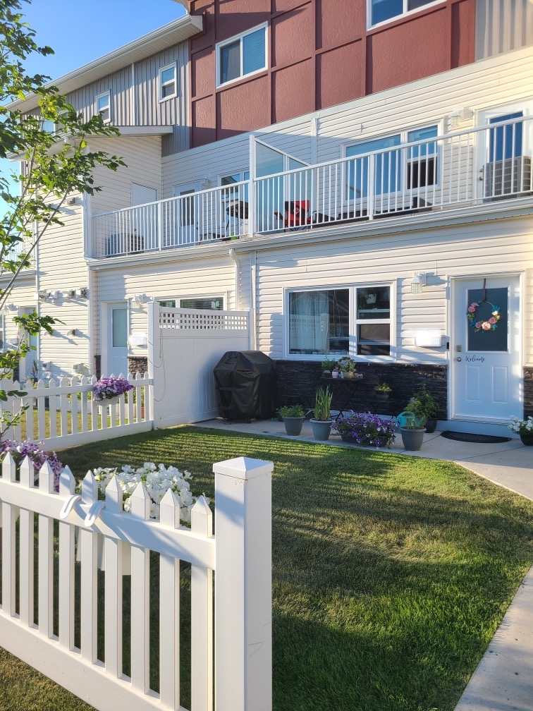 #237-322 Lewin Cres - 1